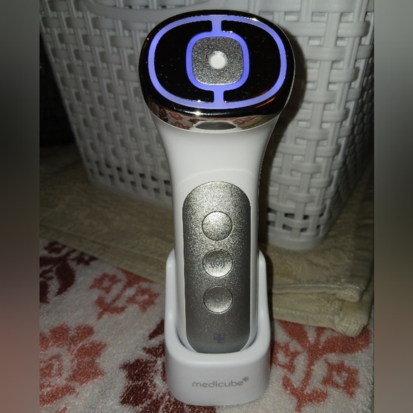 Like New Medicube AGE-R Ussera Deep Shot - Picture 12 of 12